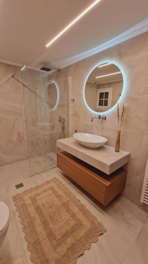 Primrose Apartments Толон Экстерьер фото